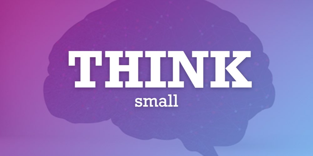 Grafische Darstellung eines Gehirns mit neuronalen Verknüpfungen, auf dem Titelbild der Keynote "Think small"